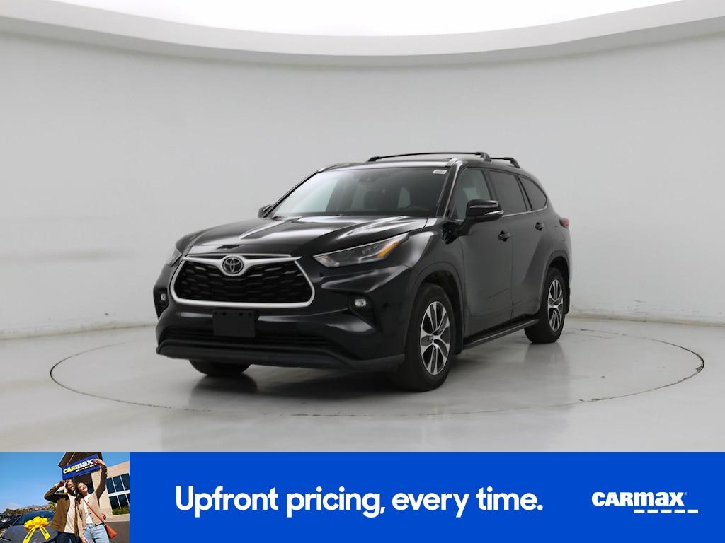 used 2022 Toyota Highlander car, priced at $35,998