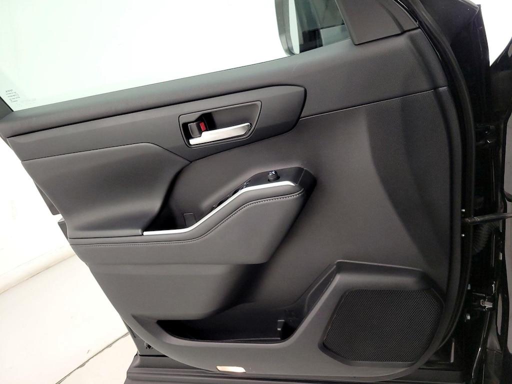 used 2022 Toyota Highlander car, priced at $35,998