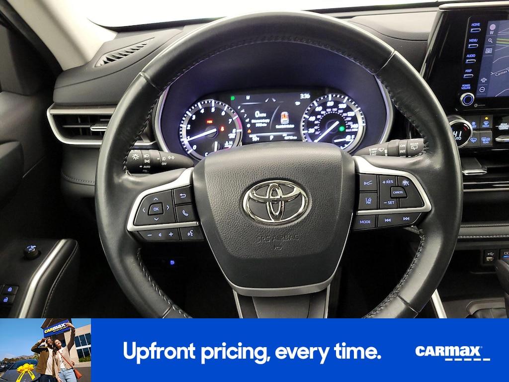 used 2022 Toyota Highlander car, priced at $35,998