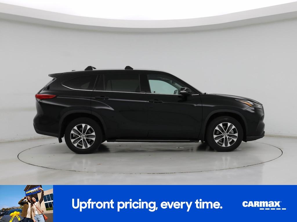 used 2022 Toyota Highlander car, priced at $35,998