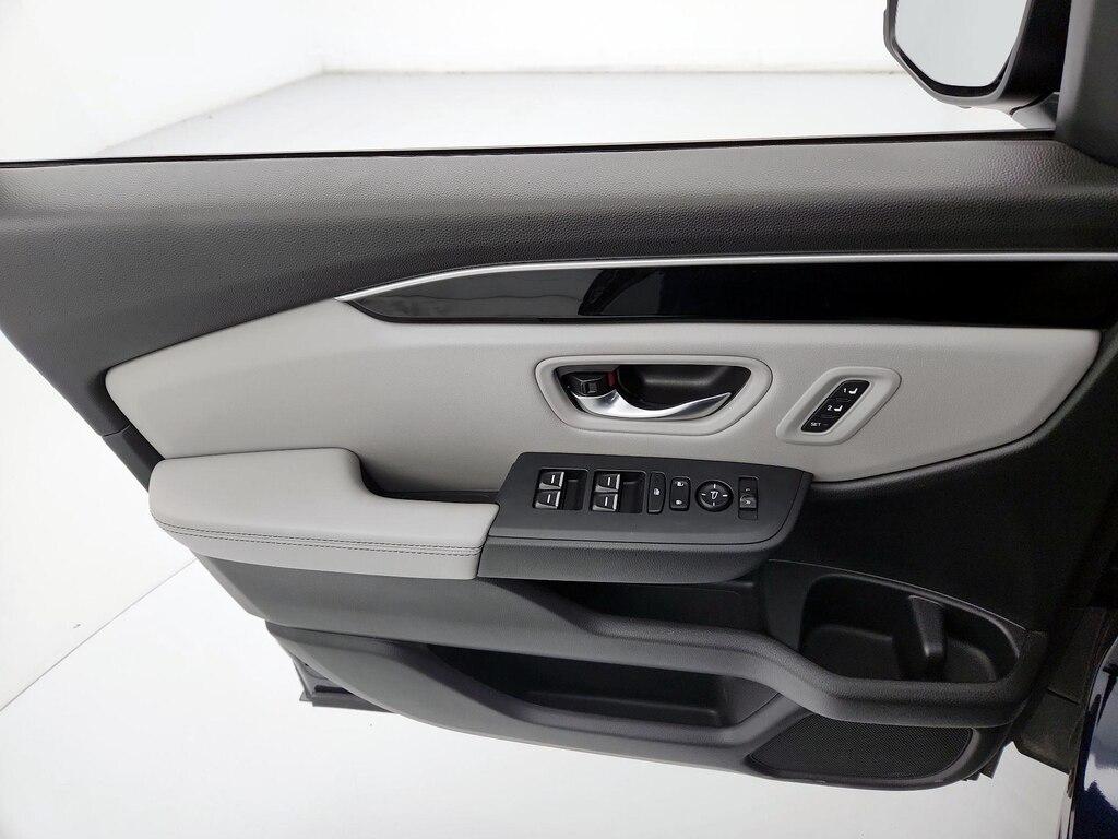 used 2025 Honda Pilot car, priced at $43,998