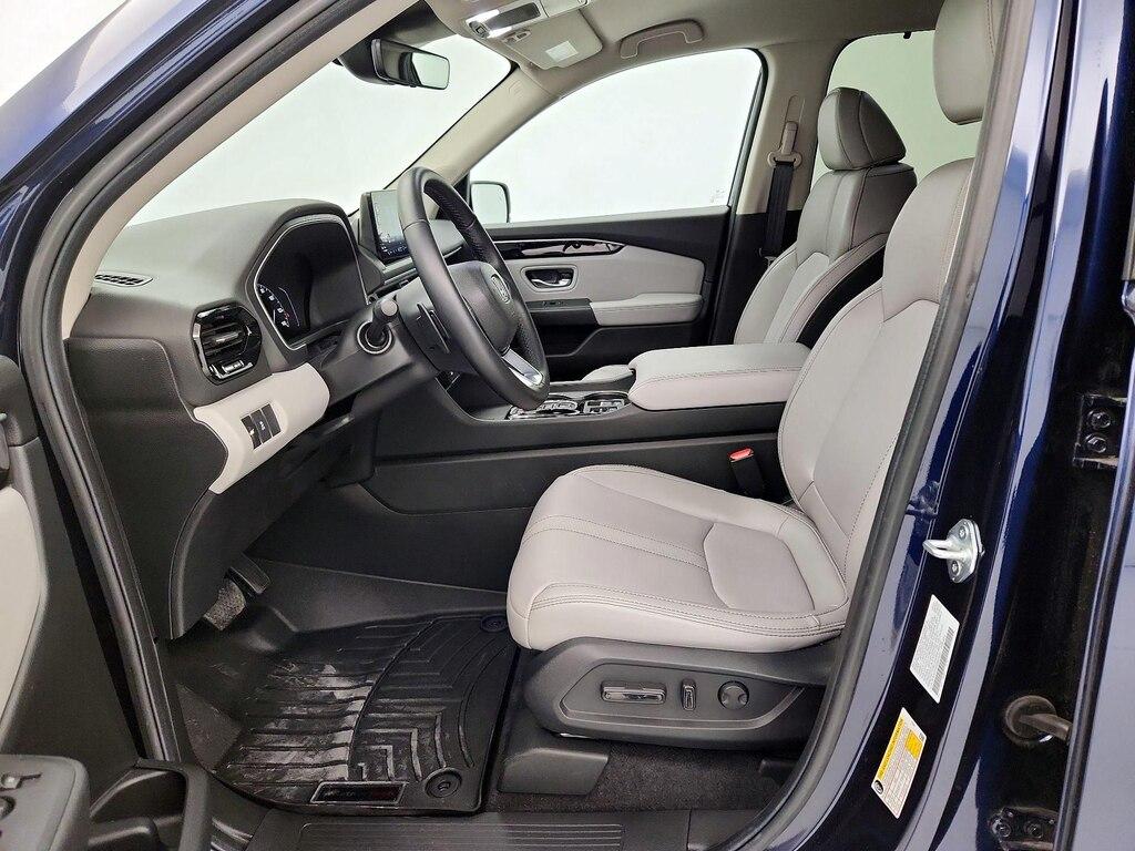 used 2025 Honda Pilot car, priced at $43,998
