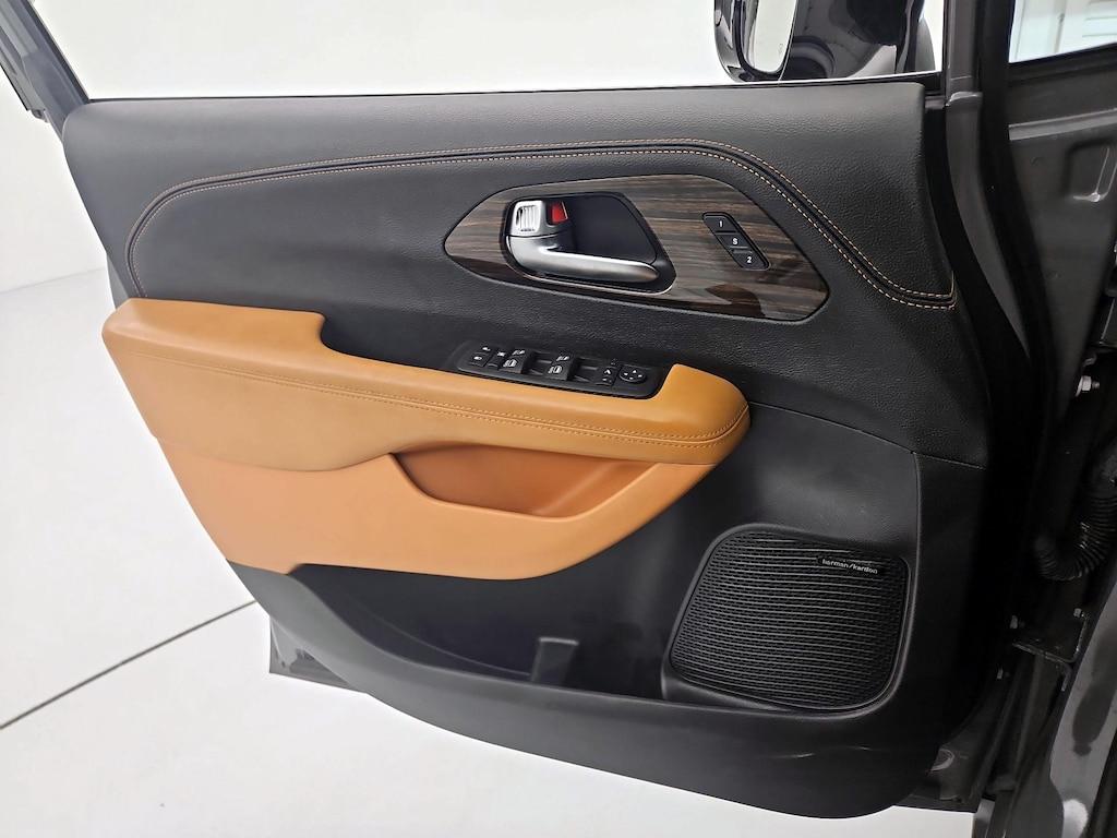 used 2023 Chrysler Pacifica car, priced at $38,998