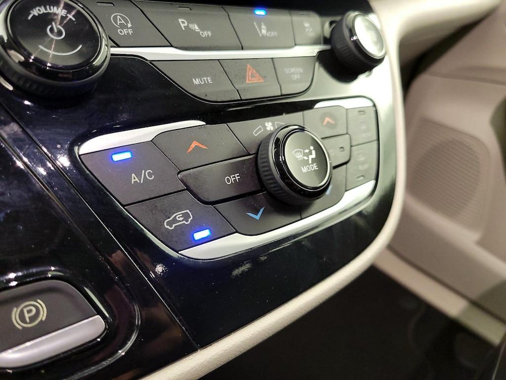 used 2023 Chrysler Pacifica car, priced at $25,998