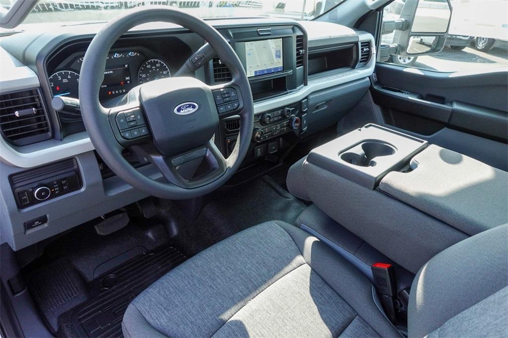 new 2025 Ford F-250 car, priced at $51,320