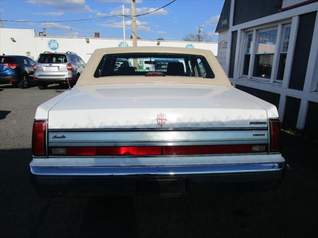 used 1988 Lincoln Town Car car, priced at $8,590