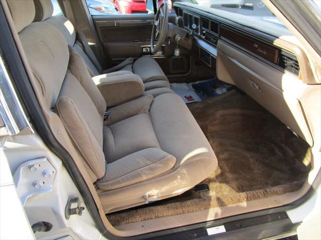 used 1988 Lincoln Town Car car, priced at $8,590