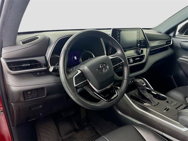 used 2022 Toyota Highlander car, priced at $33,987