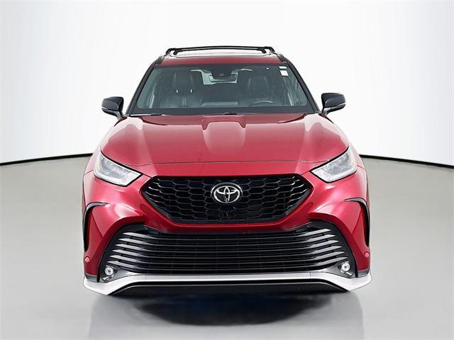 used 2022 Toyota Highlander car, priced at $33,987