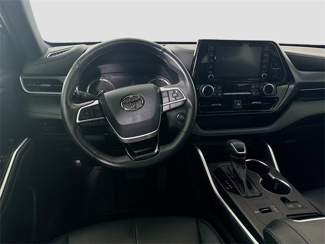 used 2022 Toyota Highlander car, priced at $33,987