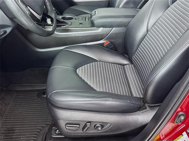 used 2022 Toyota Highlander car, priced at $33,987