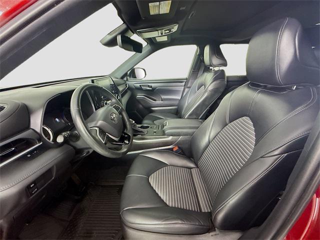 used 2022 Toyota Highlander car, priced at $33,987