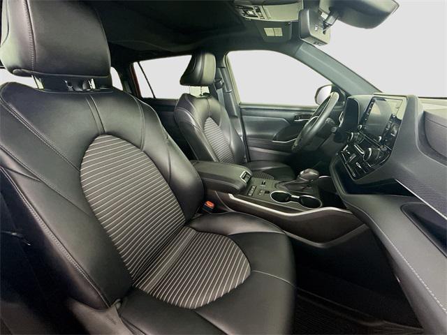 used 2022 Toyota Highlander car, priced at $33,987