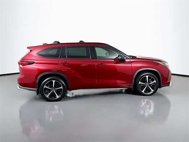 used 2022 Toyota Highlander car, priced at $33,987