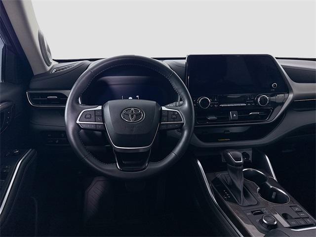 used 2023 Toyota Highlander car, priced at $42,241