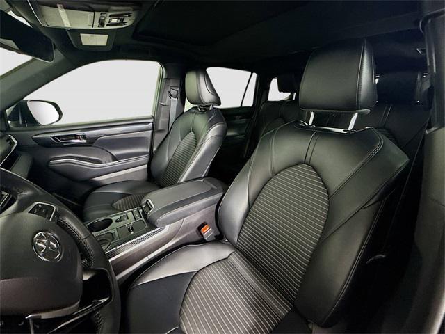 used 2022 Toyota Highlander car, priced at $36,120