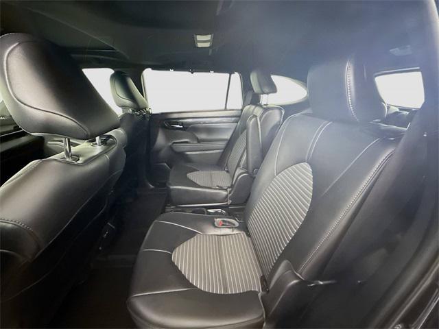 used 2022 Toyota Highlander car, priced at $36,120