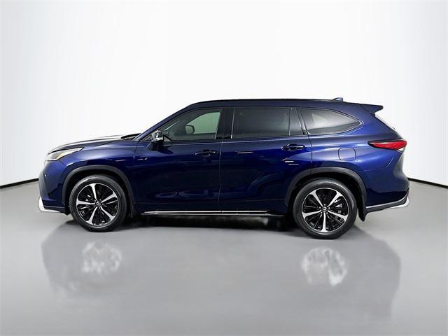used 2022 Toyota Highlander car, priced at $36,120