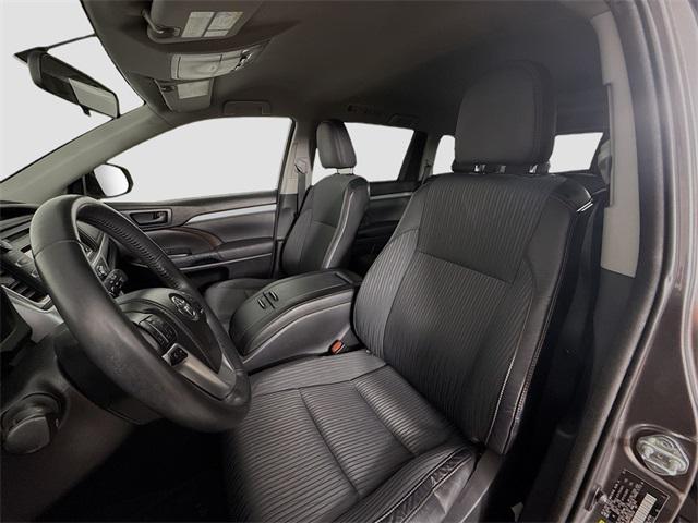 used 2015 Toyota Highlander car, priced at $15,900