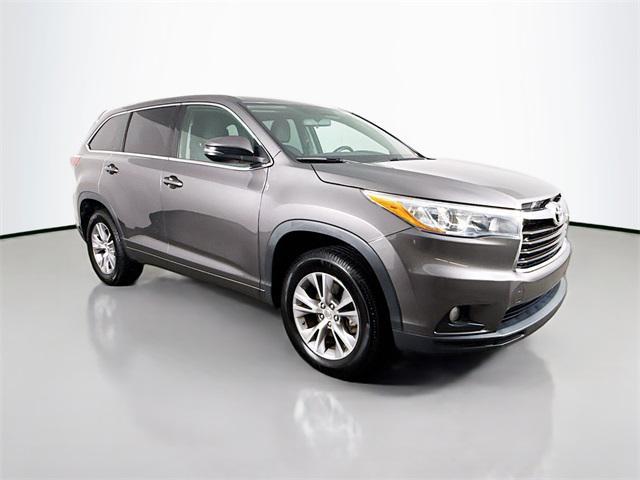 used 2015 Toyota Highlander car, priced at $15,900