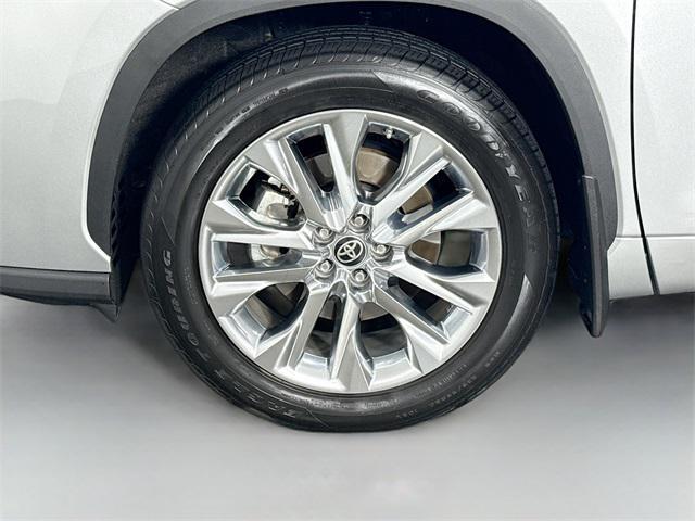 used 2024 Toyota Highlander Hybrid car, priced at $46,865