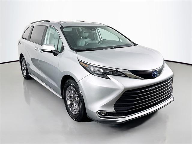 used 2024 Toyota Sienna car, priced at $40,204