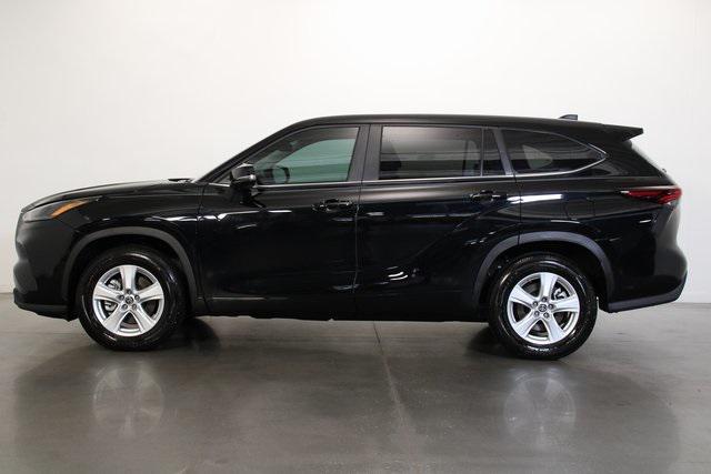 used 2024 Toyota Highlander car, priced at $38,494