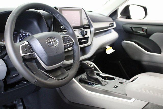 used 2024 Toyota Highlander car, priced at $38,494