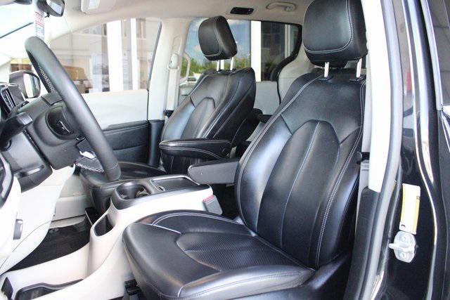used 2023 Chrysler Pacifica car, priced at $23,044