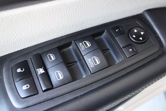 used 2023 Chrysler Pacifica car, priced at $23,044