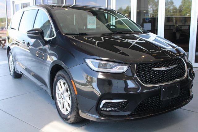 used 2023 Chrysler Pacifica car, priced at $23,044