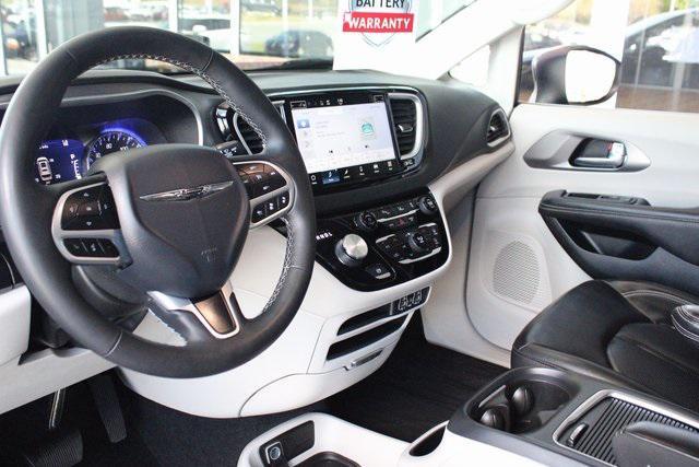 used 2023 Chrysler Pacifica car, priced at $23,044