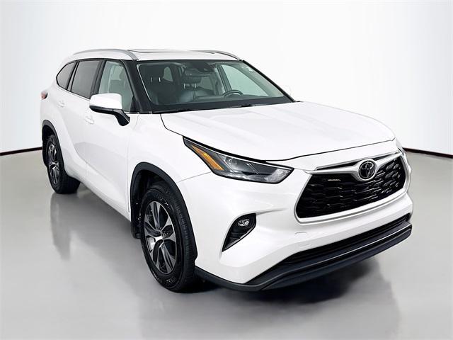 used 2023 Toyota Highlander car, priced at $34,990