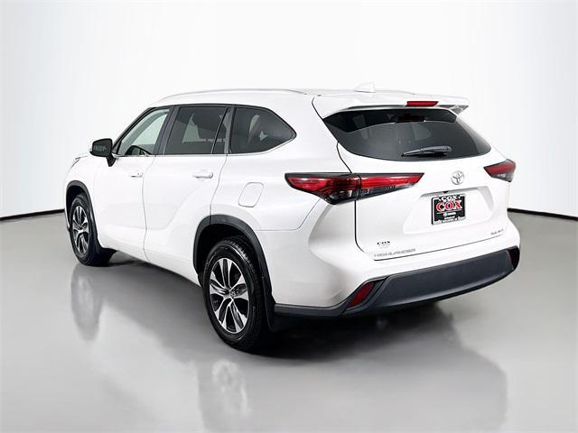 used 2023 Toyota Highlander car, priced at $34,990