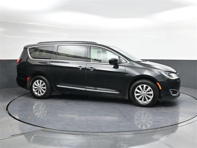 used 2017 Chrysler Pacifica car, priced at $10,925