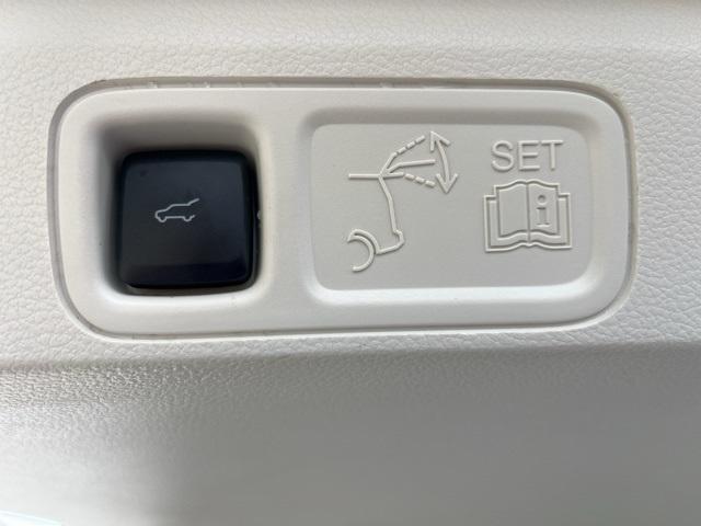 used 2024 Lincoln Navigator car, priced at $80,000
