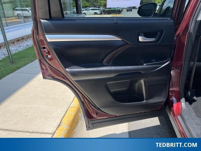 used 2018 Toyota Highlander Hybrid car, priced at $29,500