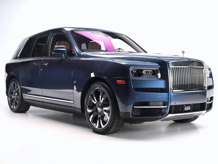 new 2024 Rolls-Royce Cullinan car
