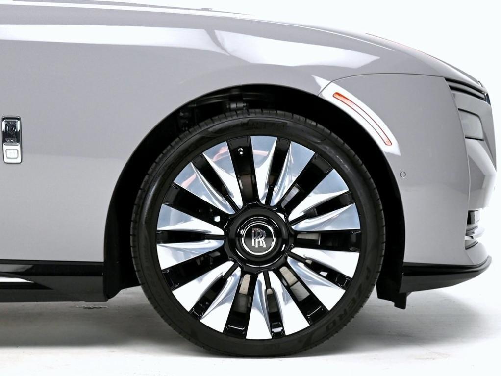 new 2024 Rolls-Royce Spectre car, priced at $522,575