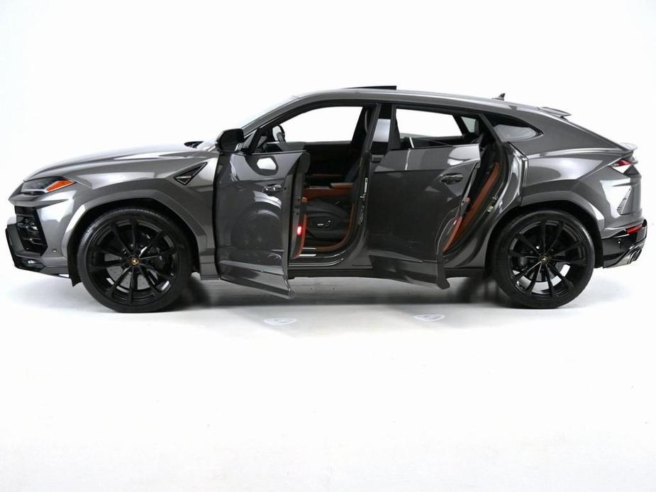 used 2022 Lamborghini Urus car, priced at $229,995