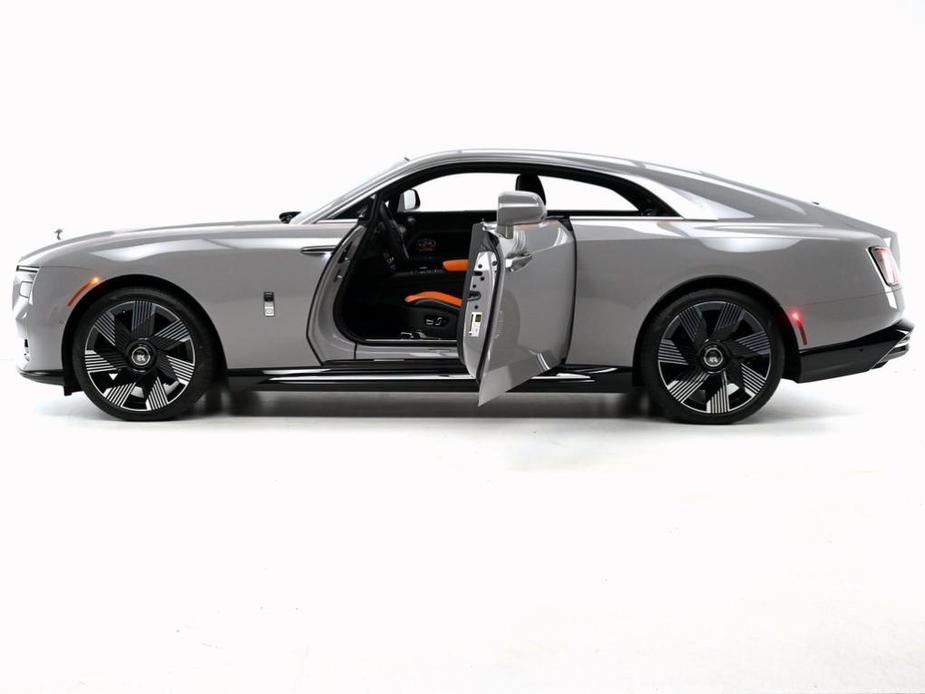 new 2024 Rolls-Royce Spectre car, priced at $509,925