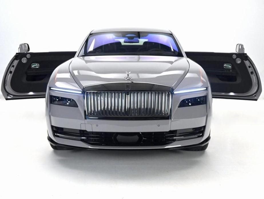 new 2024 Rolls-Royce Spectre car, priced at $509,925