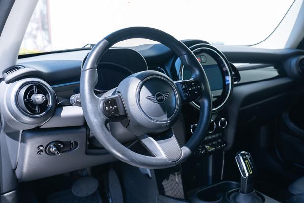 used 2022 MINI SE Hardtop car, priced at $20,550