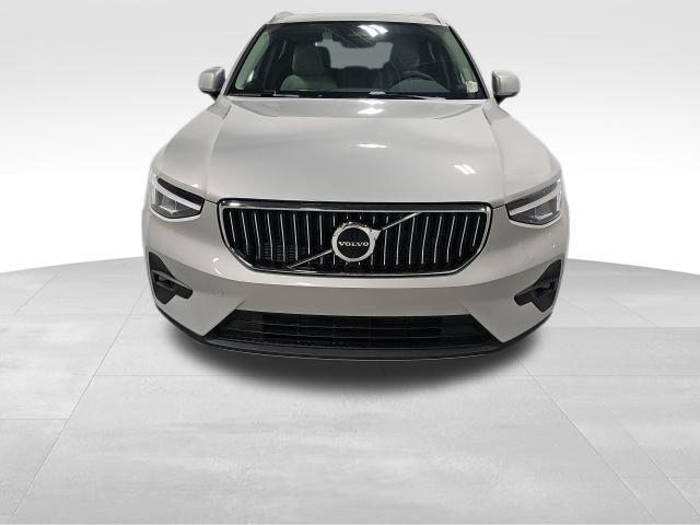 new 2025 Volvo XC40 car, priced at $48,550