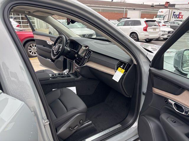 new 2025 Volvo XC90 car, priced at $69,155