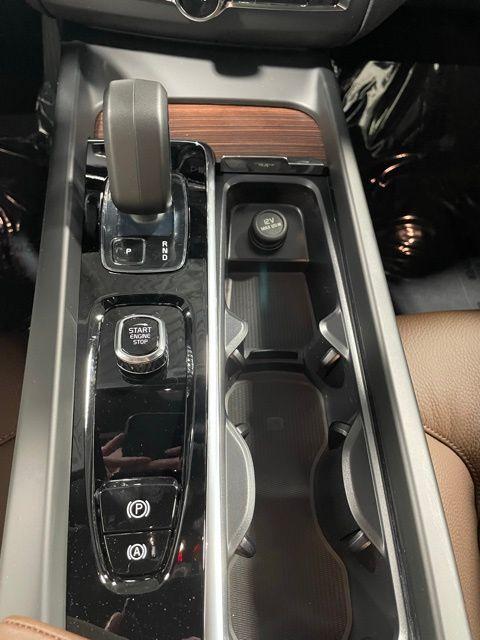 new 2025 Volvo XC60 car, priced at $56,915