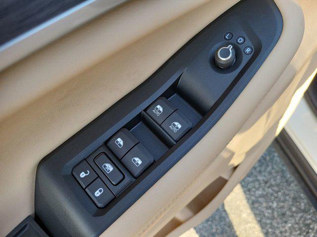 new 2025 Jeep Grand Cherokee car, priced at $42,989