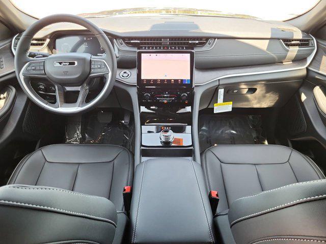 new 2025 Jeep Grand Cherokee car, priced at $39,916