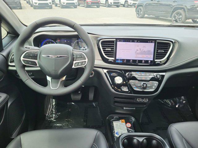 new 2025 Chrysler Pacifica car, priced at $41,922