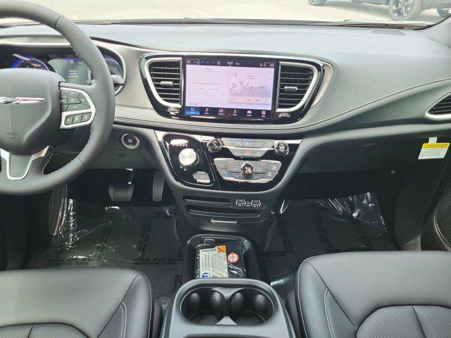 new 2025 Chrysler Pacifica car, priced at $41,922